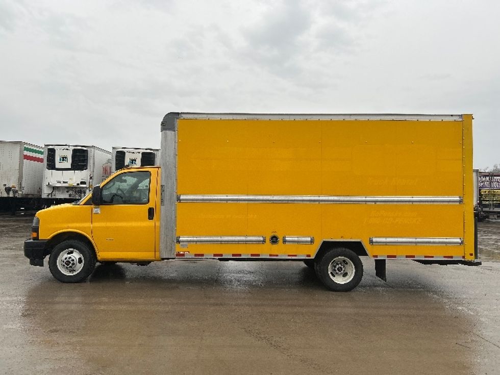 Light Duty Box Truck-Light and Medium Duty Trucks-GMC-2021-Savana G33903-Des Moines-IA-91,326\n\t\tmiles-$ 27,250 - Image 4