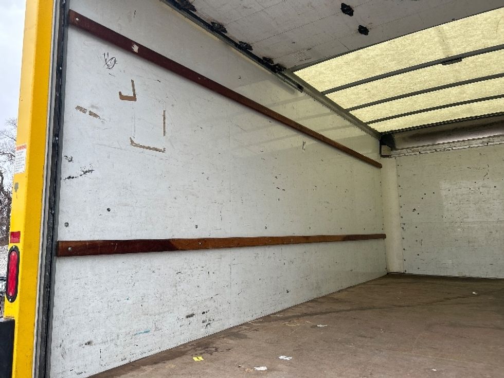 Light Duty Box Truck-Light and Medium Duty Trucks-GMC-2021-Savana G33903-Des Moines-IA-91,326\n\t\tmiles-$ 27,250 - Image 9