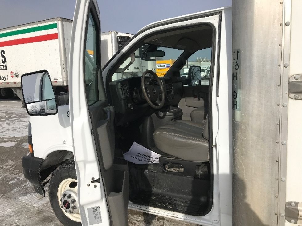 Light Duty Box Truck-Light and Medium Duty Trucks-GMC-2021-Savana G33903-Des Moines-IA-94,311\n\t\tmiles-$ 29,750 - Image 16