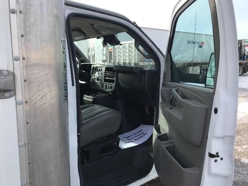 Light Duty Box Truck-Light and Medium Duty Trucks-GMC-2021-Savana G33903-Des Moines-IA-94,311\n\t\tmiles-$ 29,750 - Image 20