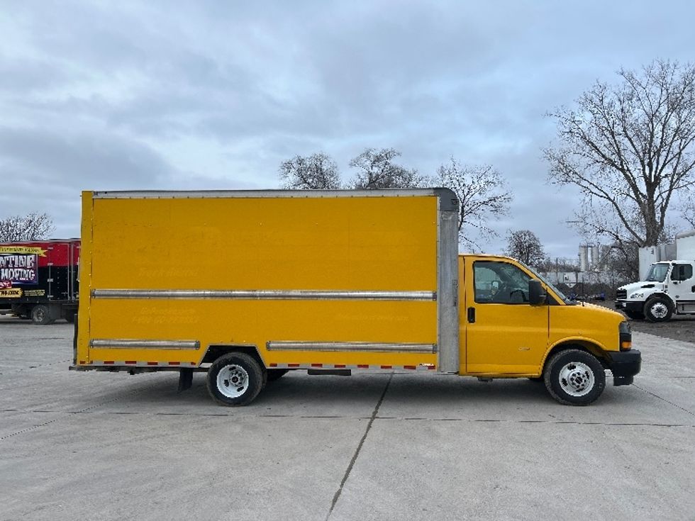 Light Duty Box Truck-Light and Medium Duty Trucks-GMC-2021-Savana G33903-Des Moines-IA-94,437\n\t\tmiles-$ 26,750 - Image 15