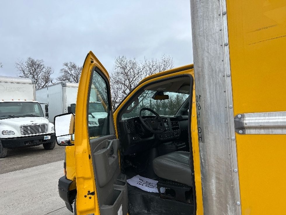 Light Duty Box Truck-Light and Medium Duty Trucks-GMC-2021-Savana G33903-Des Moines-IA-94,437\n\t\tmiles-$ 26,750 - Image 16