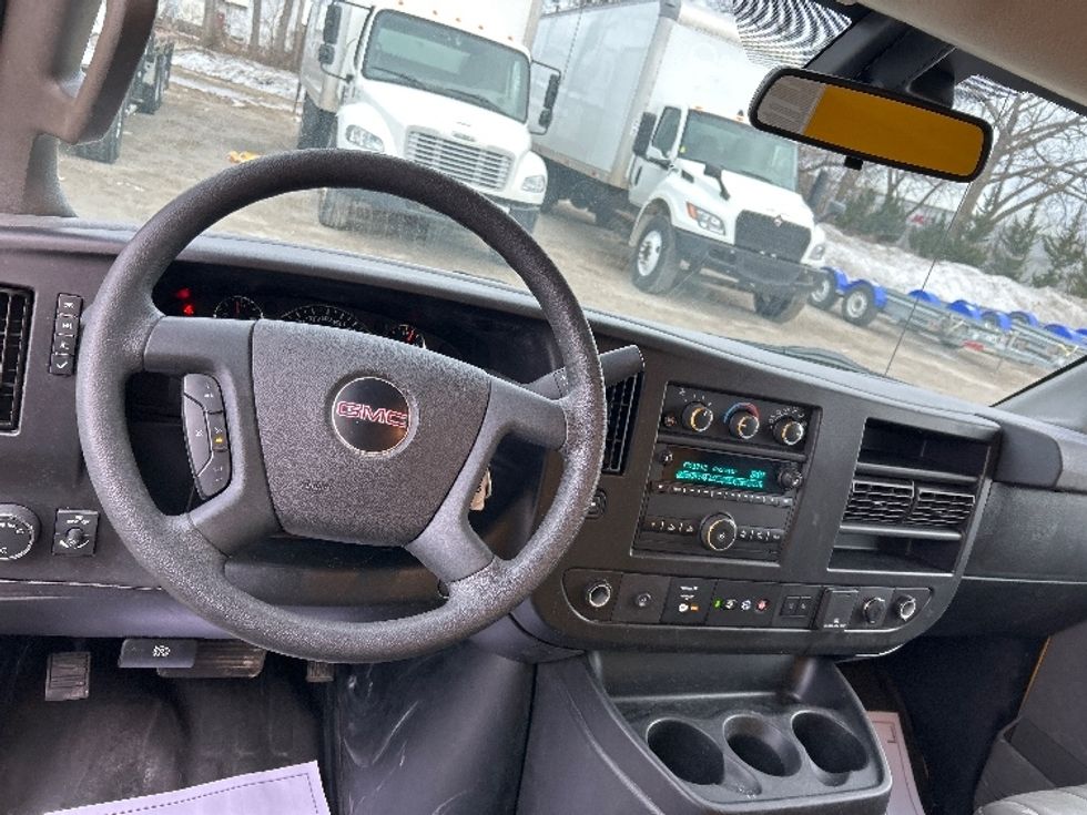 Light Duty Box Truck-Light and Medium Duty Trucks-GMC-2021-Savana G33903-Des Moines-IA-94,437\n\t\tmiles-$ 26,750 - Image 18