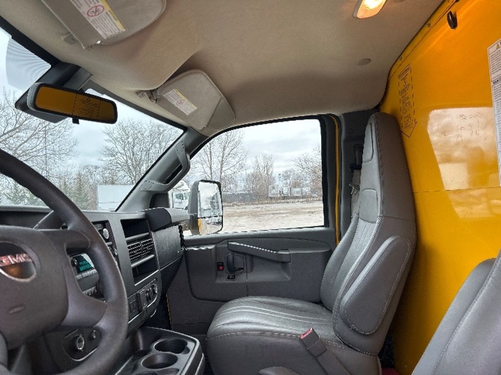 Light Duty Box Truck-Light and Medium Duty Trucks-GMC-2021-Savana G33903-Des Moines-IA-94,437\n\t\tmiles-$ 26,750 - Image 19