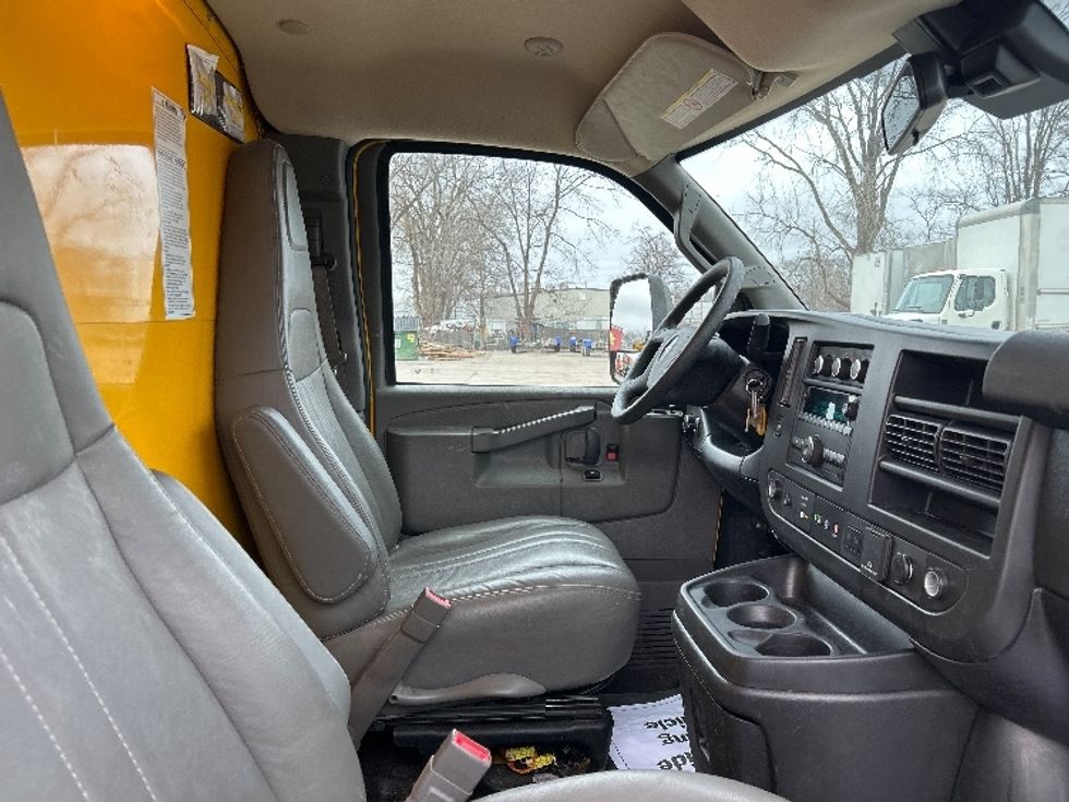 Light Duty Box Truck-Light and Medium Duty Trucks-GMC-2021-Savana G33903-Des Moines-IA-94,437\n\t\tmiles-$ 26,750 - Image 22