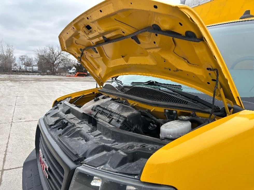 Light Duty Box Truck-Light and Medium Duty Trucks-GMC-2021-Savana G33903-Des Moines-IA-94,437\n\t\tmiles-$ 26,750 - Image 24