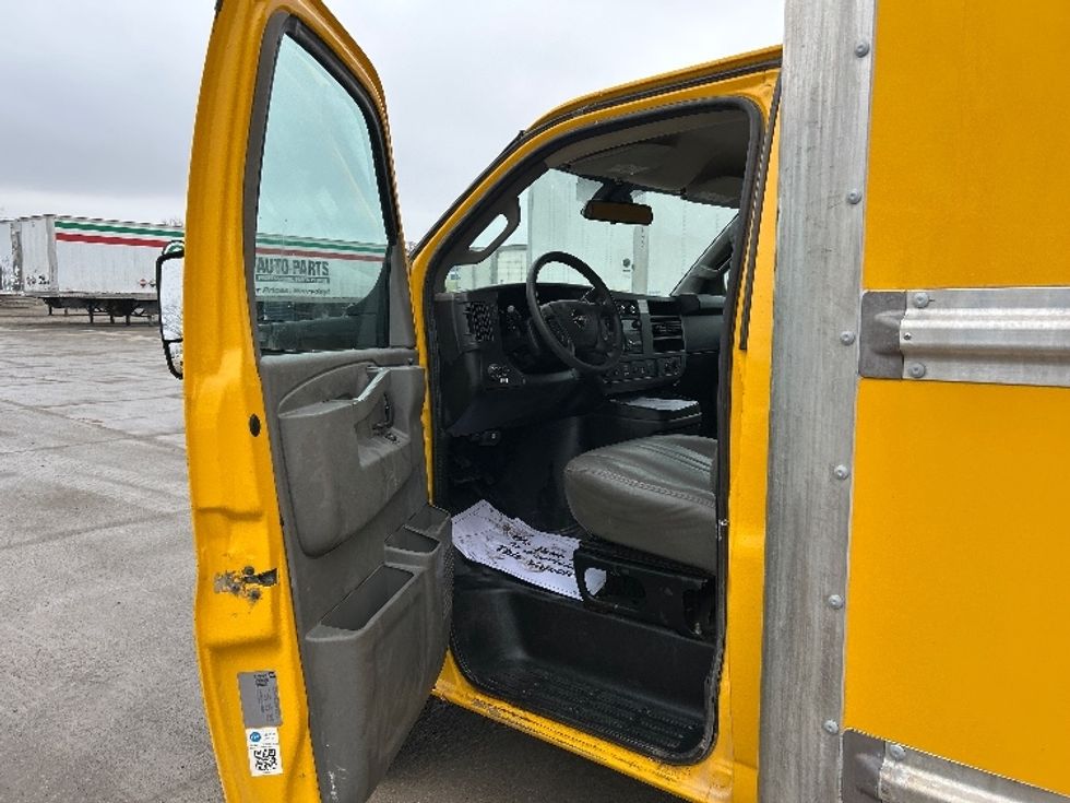 Light Duty Box Truck-Light and Medium Duty Trucks-GMC-2021-Savana G33903-Des Moines-IA-94,753\n\t\tmiles-$ 26,750 - Image 14