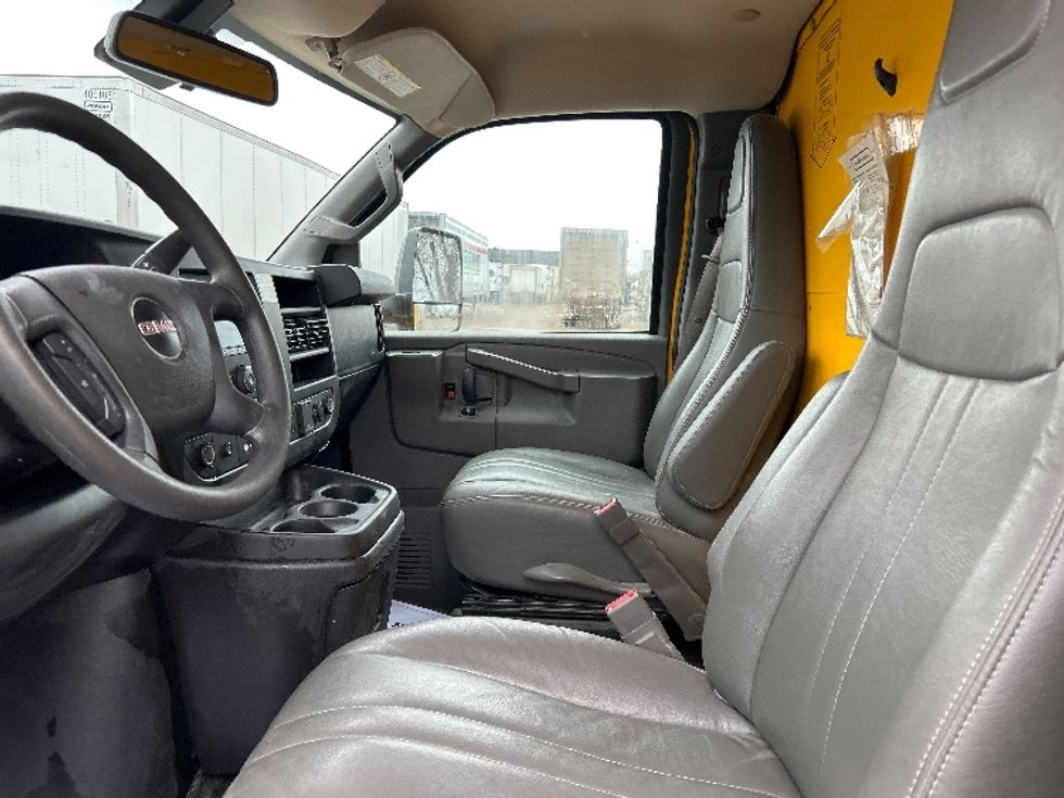 Light Duty Box Truck-Light and Medium Duty Trucks-GMC-2021-Savana G33903-Des Moines-IA-94,753\n\t\tmiles-$ 26,750 - Image 17