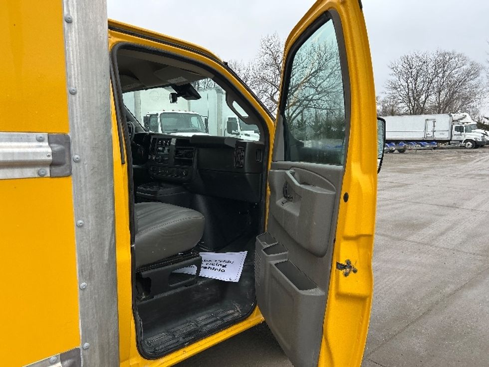 Light Duty Box Truck-Light and Medium Duty Trucks-GMC-2021-Savana G33903-Des Moines-IA-94,753\n\t\tmiles-$ 26,750 - Image 18