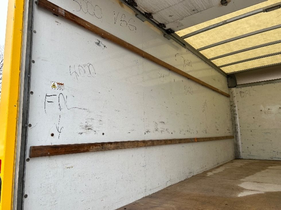 Light Duty Box Truck-Light and Medium Duty Trucks-GMC-2021-Savana G33903-Des Moines-IA-94,753\n\t\tmiles-$ 26,750 - Image 9