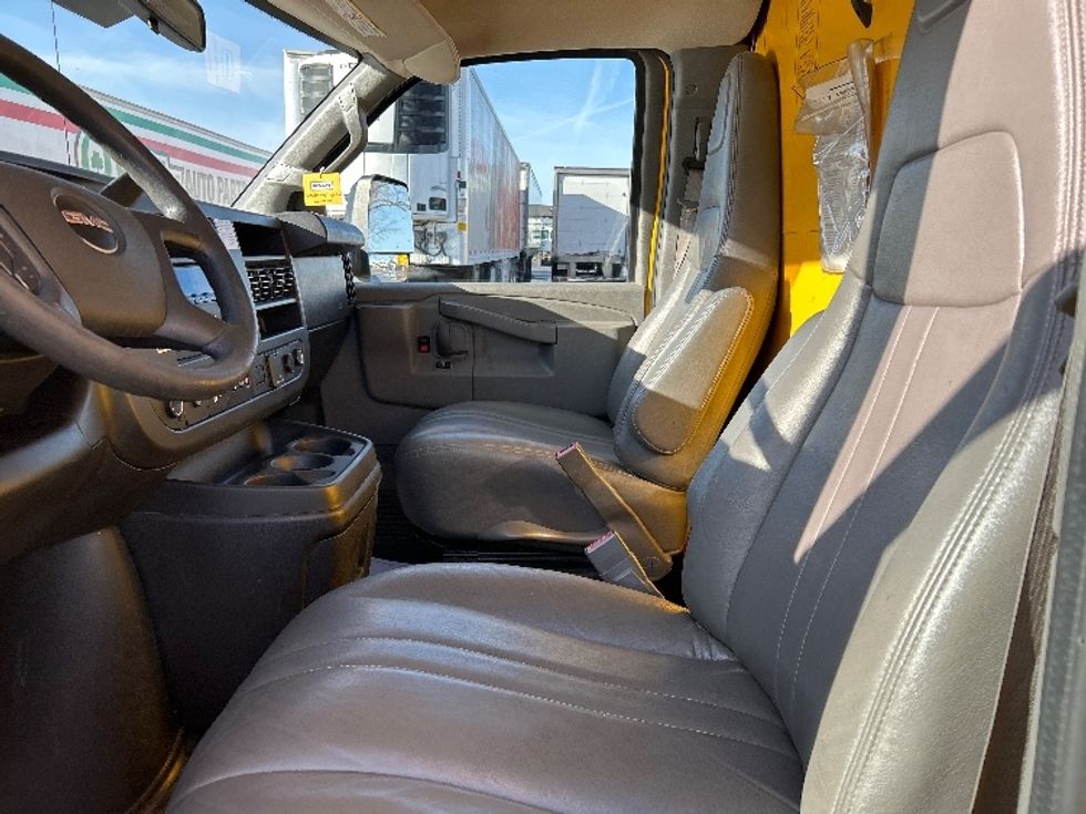 Light Duty Box Truck-Light and Medium Duty Trucks-GMC-2021-Savana G33903-Des Moines-IA-95,924\n\t\tmiles-$ 26,750 - Image 16