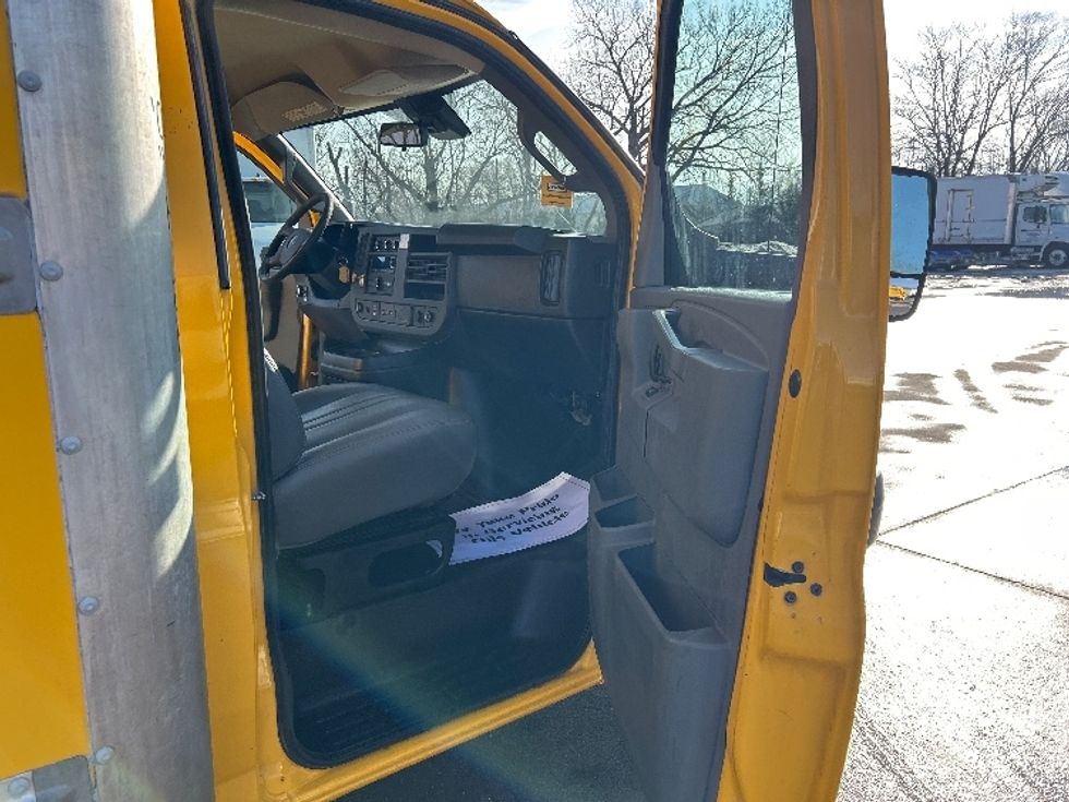 Light Duty Box Truck-Light and Medium Duty Trucks-GMC-2021-Savana G33903-Des Moines-IA-95,924\n\t\tmiles-$ 26,750 - Image 17