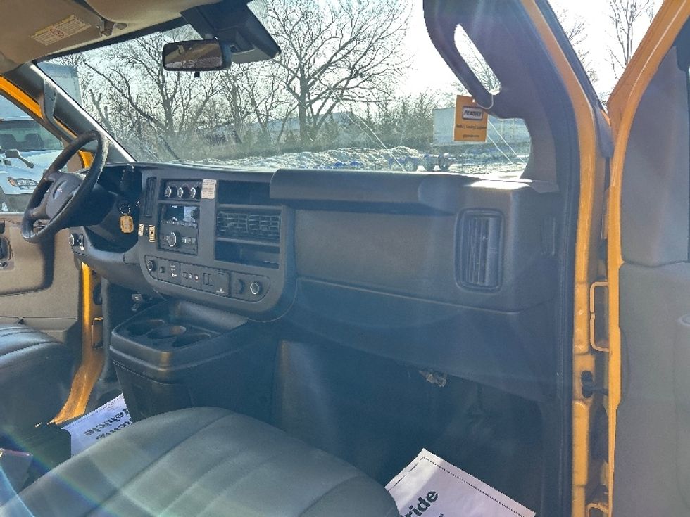 Light Duty Box Truck-Light and Medium Duty Trucks-GMC-2021-Savana G33903-Des Moines-IA-95,924\n\t\tmiles-$ 26,750 - Image 18