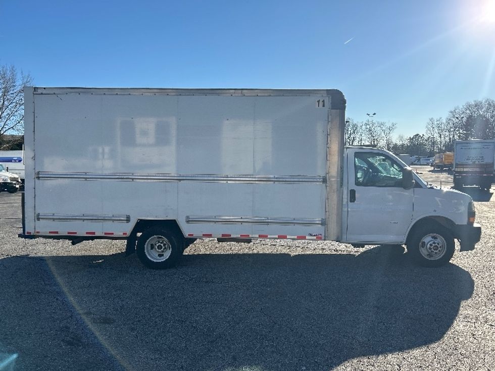 Light Duty Box Truck-Light and Medium Duty Trucks-GMC-2021-Savana G33903-Duluth-GA-100,270\n\t\tmiles-$ 30,750 - Image 15