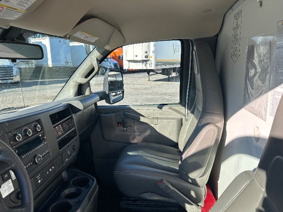 Light Duty Box Truck-Light and Medium Duty Trucks-GMC-2021-Savana G33903-Duluth-GA-100,270\n\t\tmiles-$ 30,750 - Image 19