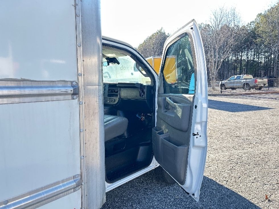 Light Duty Box Truck-Light and Medium Duty Trucks-GMC-2021-Savana G33903-Duluth-GA-100,270\n\t\tmiles-$ 30,750 - Image 20