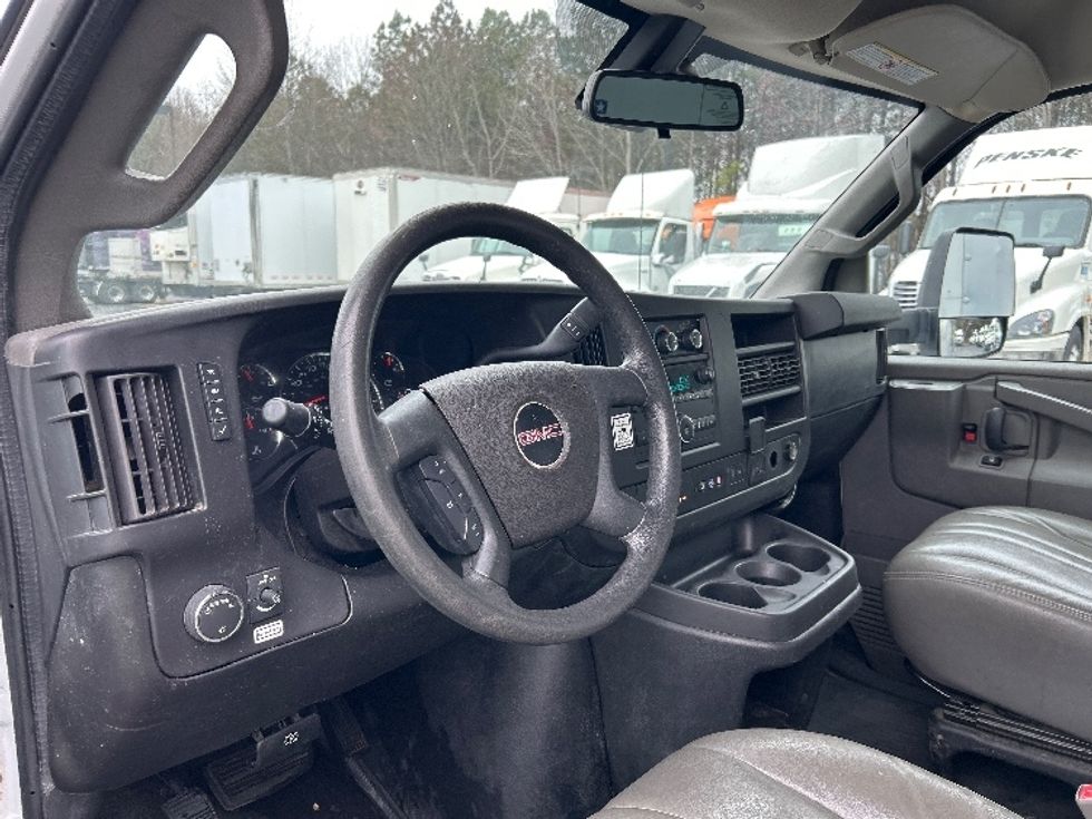 Light Duty Box Truck-Light and Medium Duty Trucks-GMC-2021-Savana G33903-Duluth-GA-100,857\n\t\tmiles-$ 30,750 - Image 17
