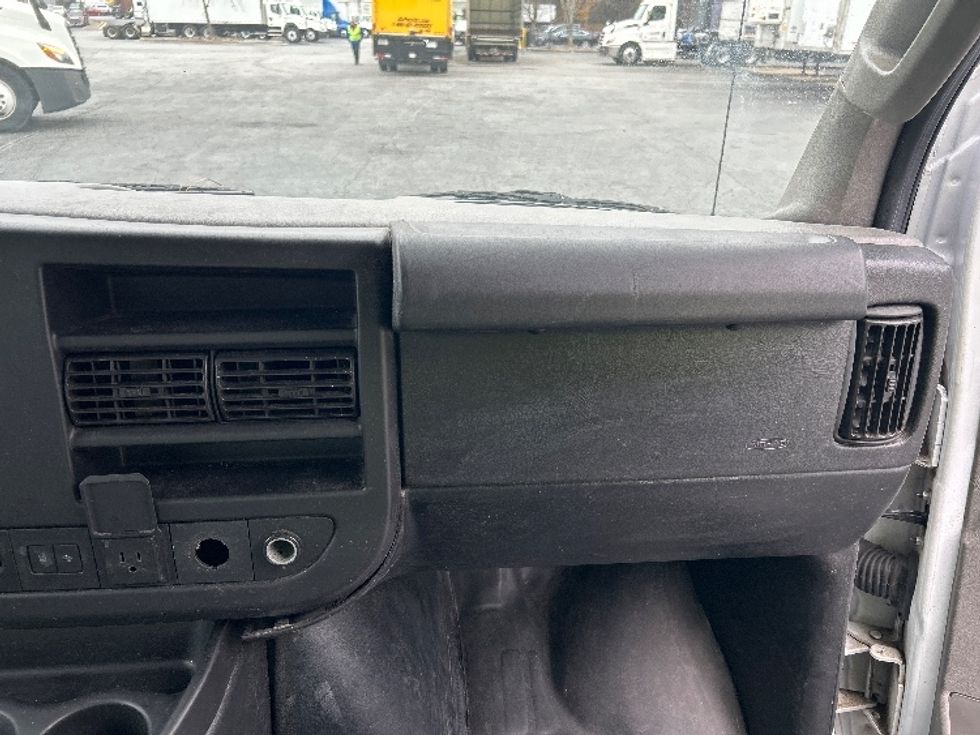 Light Duty Box Truck-Light and Medium Duty Trucks-GMC-2021-Savana G33903-Duluth-GA-100,857\n\t\tmiles-$ 30,750 - Image 21