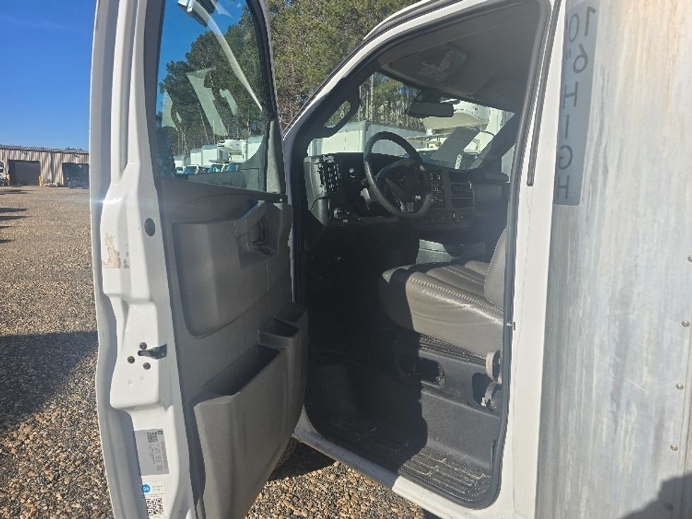 Light Duty Box Truck-Light and Medium Duty Trucks-GMC-2021-Savana G33903-Duluth-GA-105,419\n\t\tmiles-$ 30,000 - Image 15