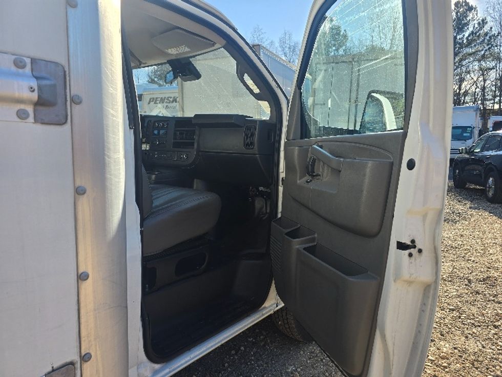 Light Duty Box Truck-Light and Medium Duty Trucks-GMC-2021-Savana G33903-Duluth-GA-109,510\n\t\tmiles-$ 29,500 - Image 19