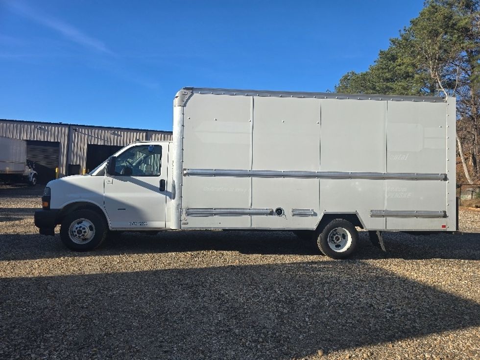 Light Duty Box Truck-Light and Medium Duty Trucks-GMC-2021-Savana G33903-Duluth-GA-109,510\n\t\tmiles-$ 29,500 - Image 4