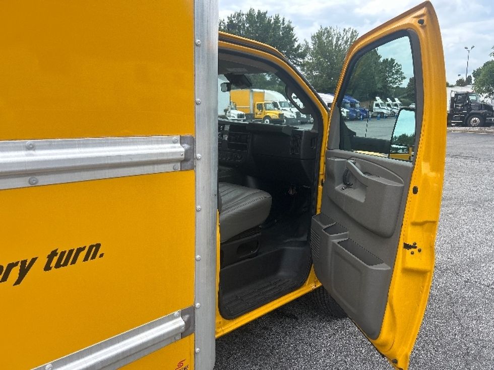 Light Duty Box Truck-Light and Medium Duty Trucks-GMC-2021-Savana G33903-Duluth-GA-116,818\n\t\tmiles-$ 25,000 - Image 20