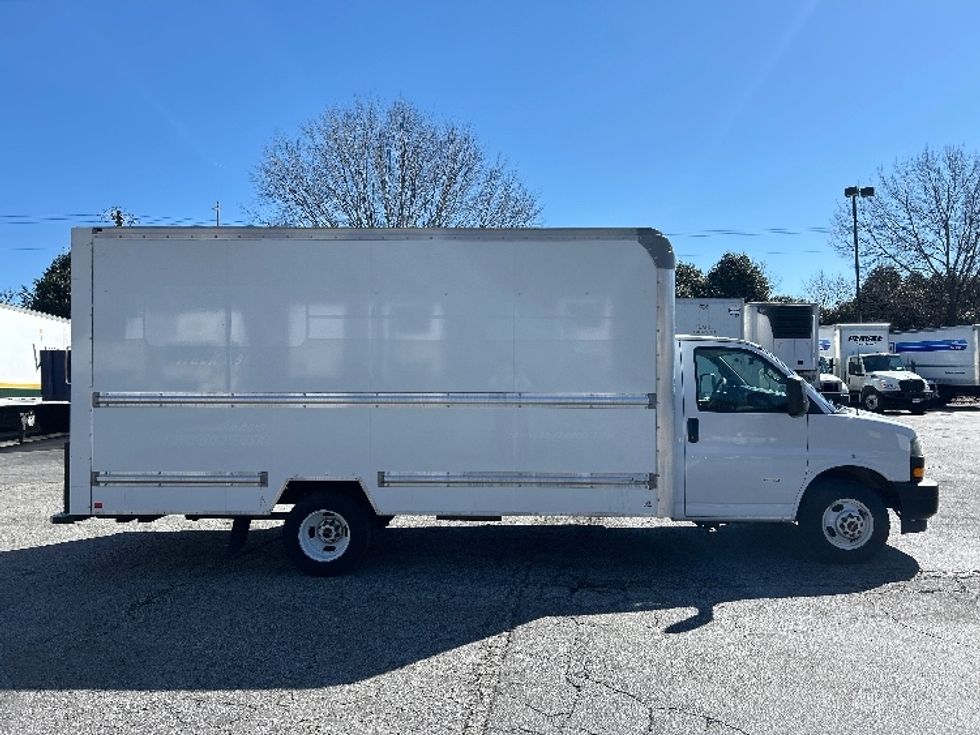 Light Duty Box Truck-Light and Medium Duty Trucks-GMC-2021-Savana G33903-Duluth-GA-121,217\n\t\tmiles-$ 28,250 - Image 15