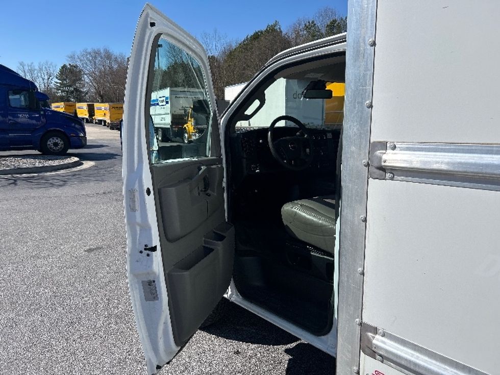 Light Duty Box Truck-Light and Medium Duty Trucks-GMC-2021-Savana G33903-Duluth-GA-121,217\n\t\tmiles-$ 28,250 - Image 16