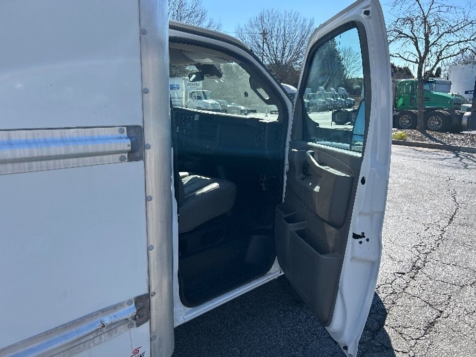 Light Duty Box Truck-Light and Medium Duty Trucks-GMC-2021-Savana G33903-Duluth-GA-121,217\n\t\tmiles-$ 28,250 - Image 20