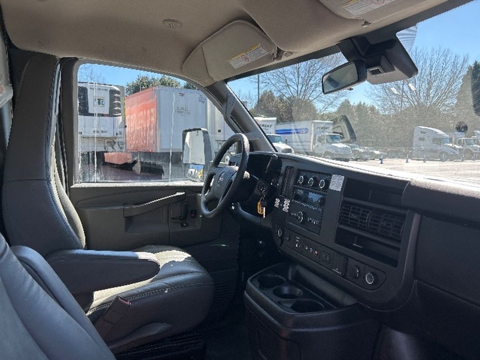 Light Duty Box Truck-Light and Medium Duty Trucks-GMC-2021-Savana G33903-Duluth-GA-121,217\n\t\tmiles-$ 28,250 - Image 22