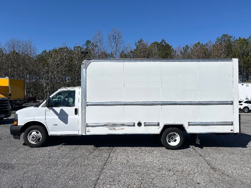 Light Duty Box Truck-Light and Medium Duty Trucks-GMC-2021-Savana G33903-Duluth-GA-121,217\n\t\tmiles-$ 28,250 - Image 4