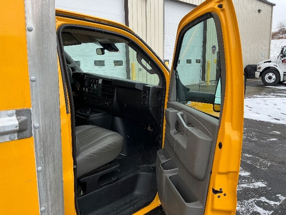 Light Duty Box Truck-Light and Medium Duty Trucks-GMC-2021-Savana G33903-Duncansville-PA-95,487\n\t\tmiles-$ 26,250 - Image 17