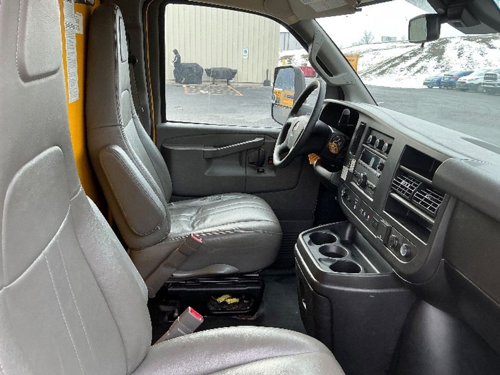Light Duty Box Truck-Light and Medium Duty Trucks-GMC-2021-Savana G33903-Duncansville-PA-97,424\n\t\tmiles-$ 26,000 - Image 19