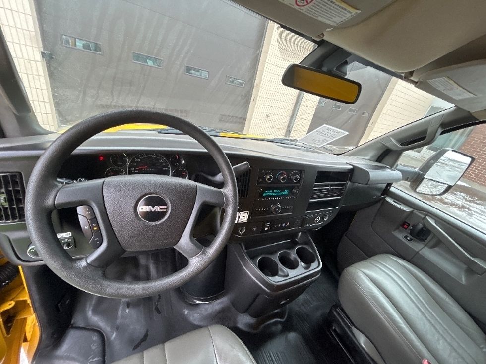 Light Duty Box Truck-Light and Medium Duty Trucks-GMC-2021-Savana G33903-Eagan-MN-100,816\n\t\tmiles-$ 26,750 - Image 18