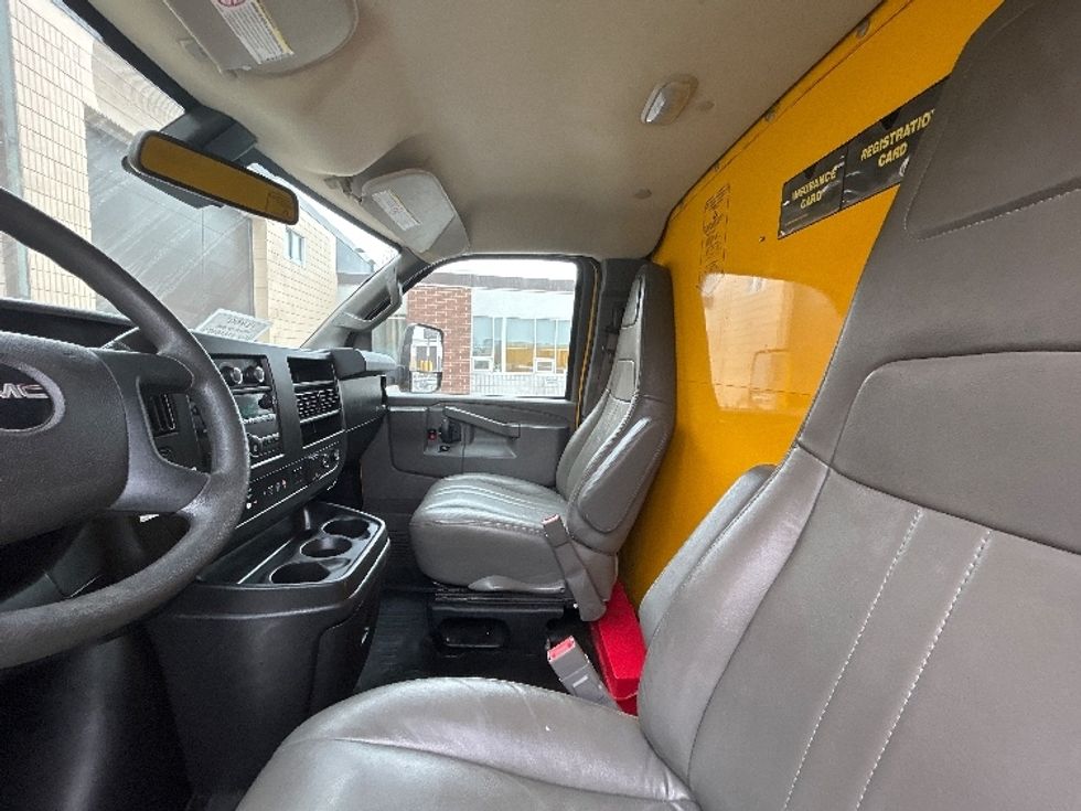 Light Duty Box Truck-Light and Medium Duty Trucks-GMC-2021-Savana G33903-Eagan-MN-100,816\n\t\tmiles-$ 26,750 - Image 19