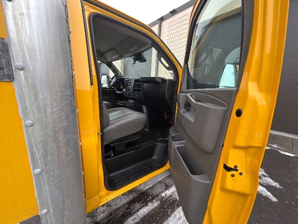 Light Duty Box Truck-Light and Medium Duty Trucks-GMC-2021-Savana G33903-Eagan-MN-100,816\n\t\tmiles-$ 26,750 - Image 20