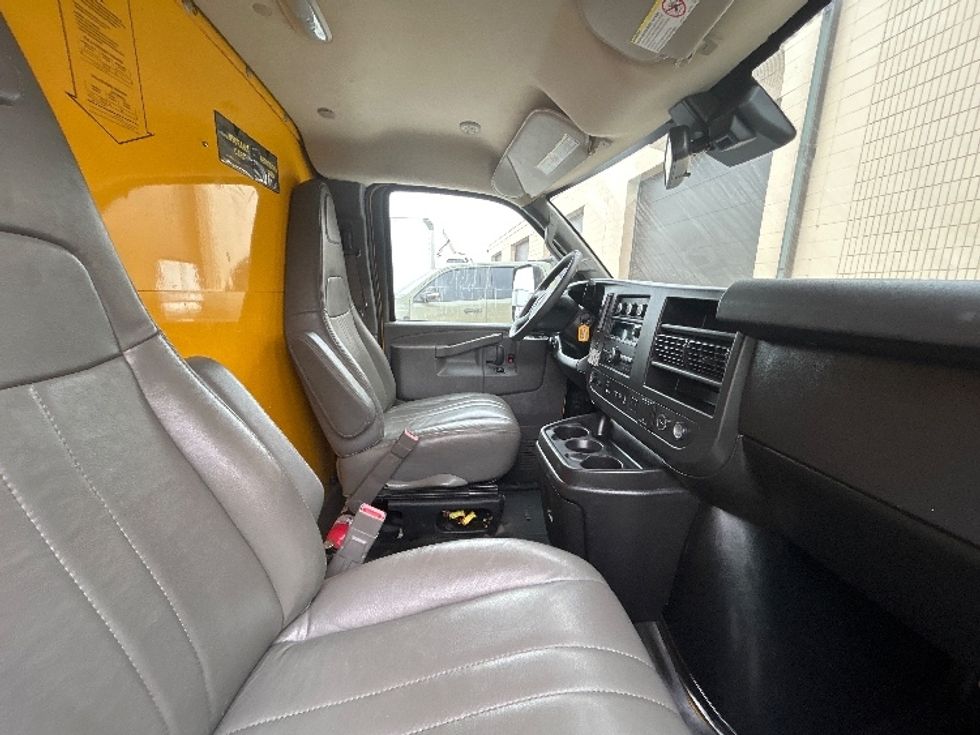 Light Duty Box Truck-Light and Medium Duty Trucks-GMC-2021-Savana G33903-Eagan-MN-100,816\n\t\tmiles-$ 26,750 - Image 22