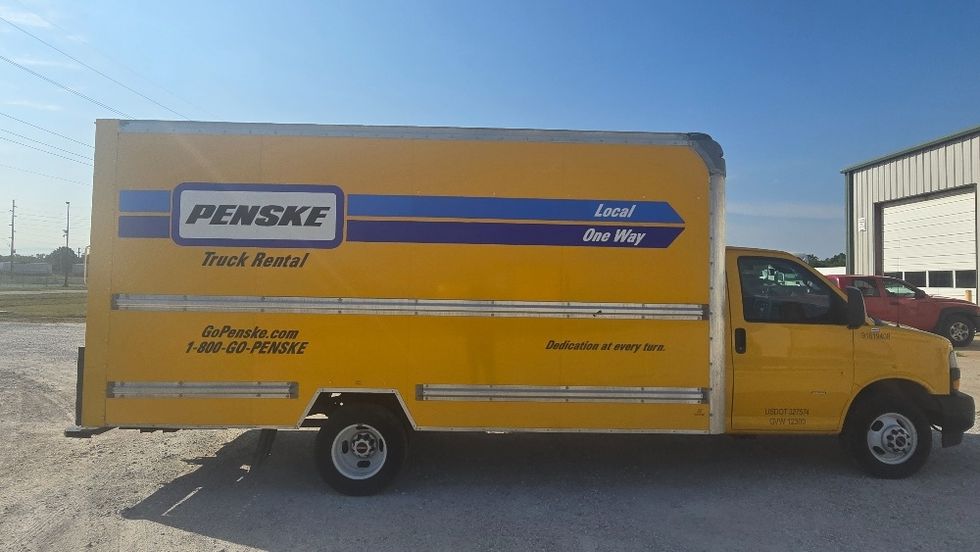 Light Duty Box Truck-Light and Medium Duty Trucks-GMC-2021-Savana G33903-Earth City-MO-107,944\n\t\tmiles-$ 22,750 - Image 15