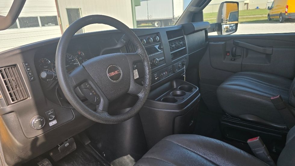 Light Duty Box Truck-Light and Medium Duty Trucks-GMC-2021-Savana G33903-Earth City-MO-107,944\n\t\tmiles-$ 22,750 - Image 16
