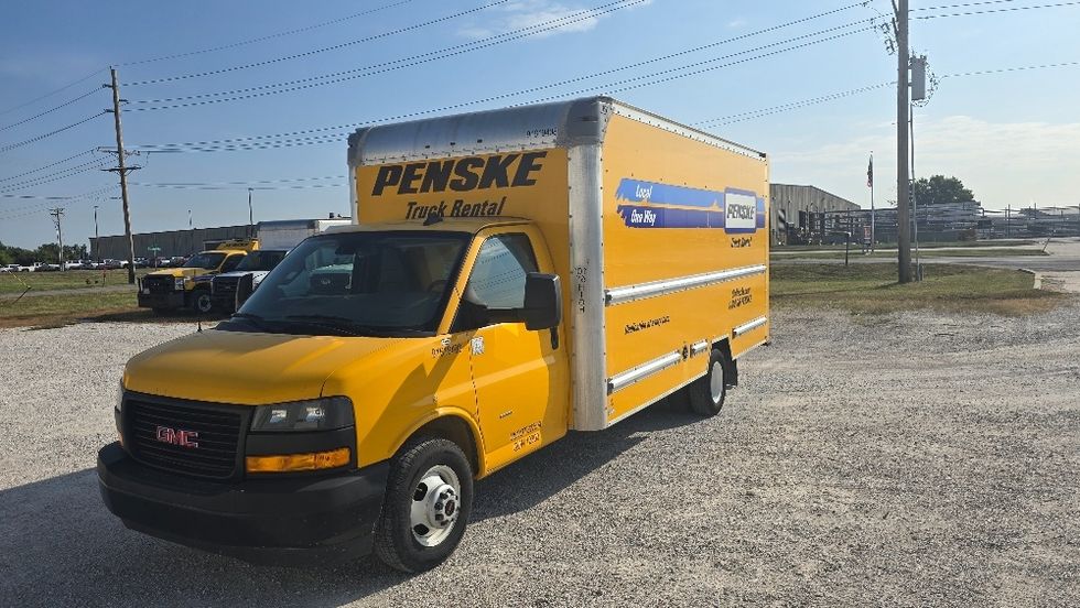 Light Duty Box Truck-Light and Medium Duty Trucks-GMC-2021-Savana G33903-Earth City-MO-107,944\n\t\tmiles-$ 22,750 - Image 3