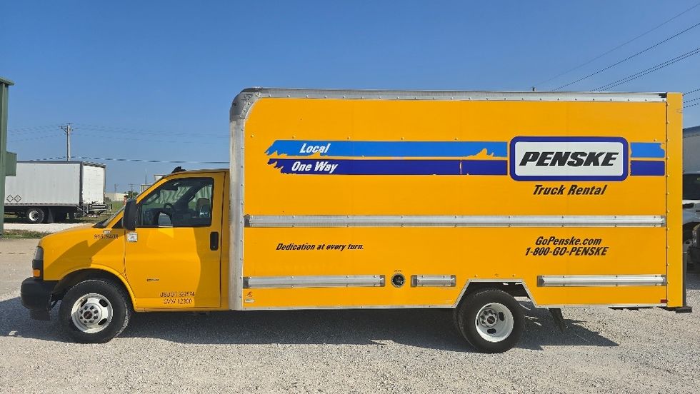 Light Duty Box Truck-Light and Medium Duty Trucks-GMC-2021-Savana G33903-Earth City-MO-107,944\n\t\tmiles-$ 22,750 - Image 4