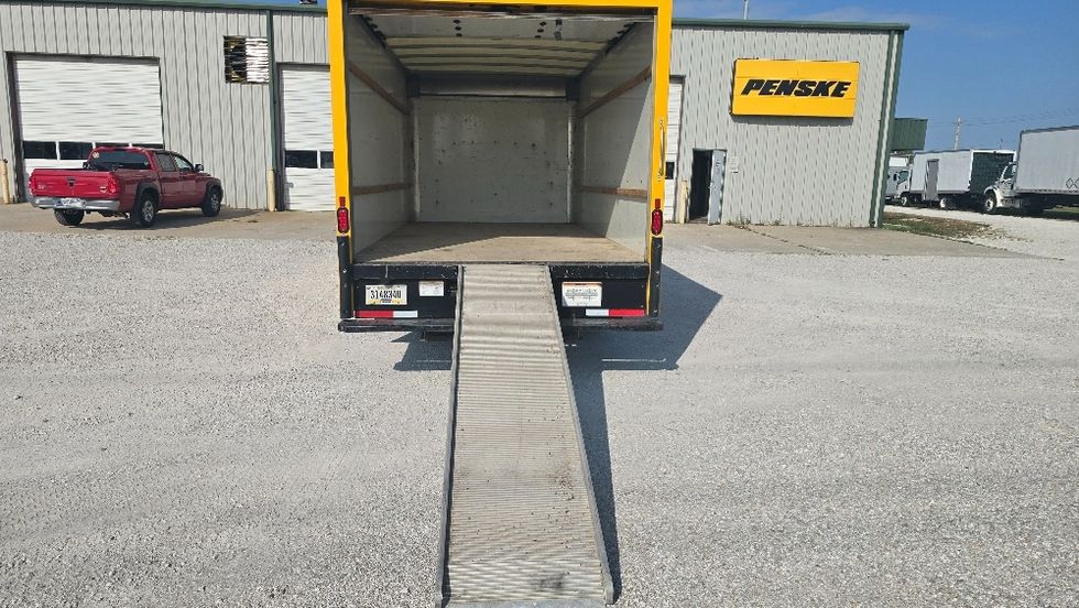 Light Duty Box Truck-Light and Medium Duty Trucks-GMC-2021-Savana G33903-Earth City-MO-107,944\n\t\tmiles-$ 22,750 - Image 9
