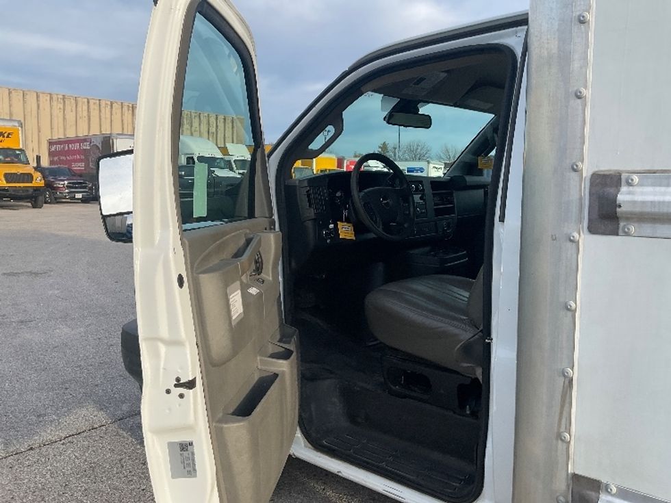 Light Duty Box Truck-Light and Medium Duty Trucks-GMC-2021-Savana G33903-Earth City-MO-169,841\n\t\tmiles-$ 20,000 - Image 13