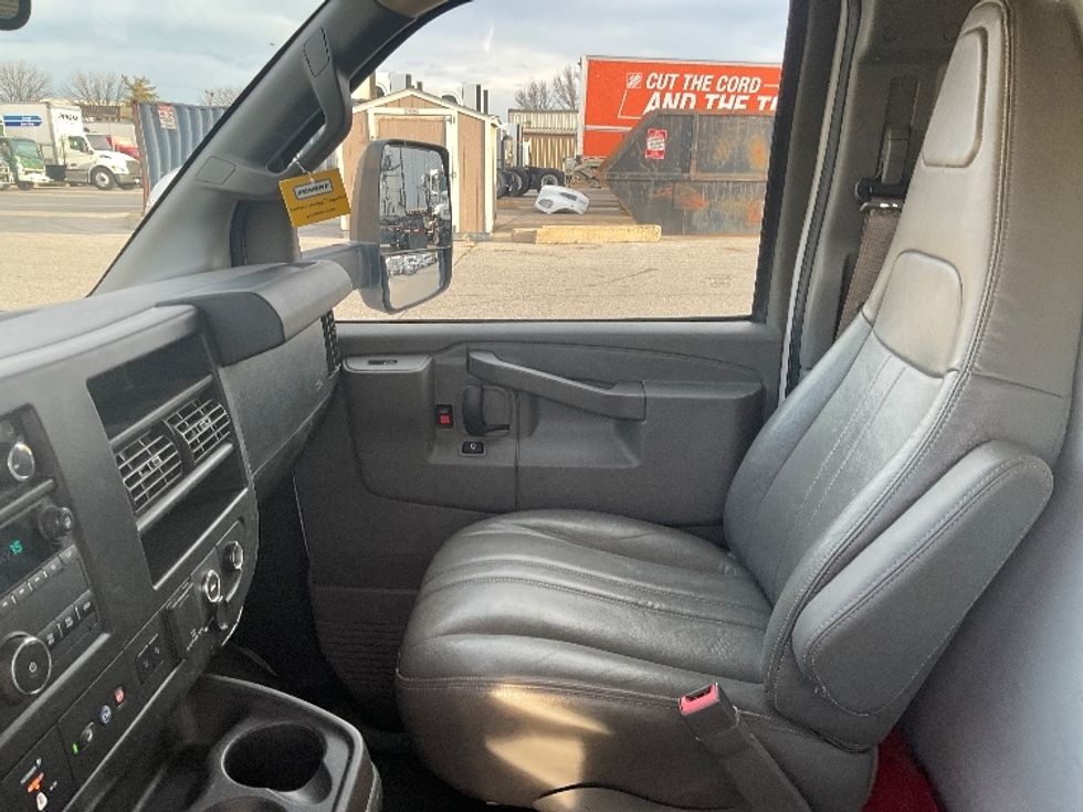 Light Duty Box Truck-Light and Medium Duty Trucks-GMC-2021-Savana G33903-Earth City-MO-169,841\n\t\tmiles-$ 20,000 - Image 16