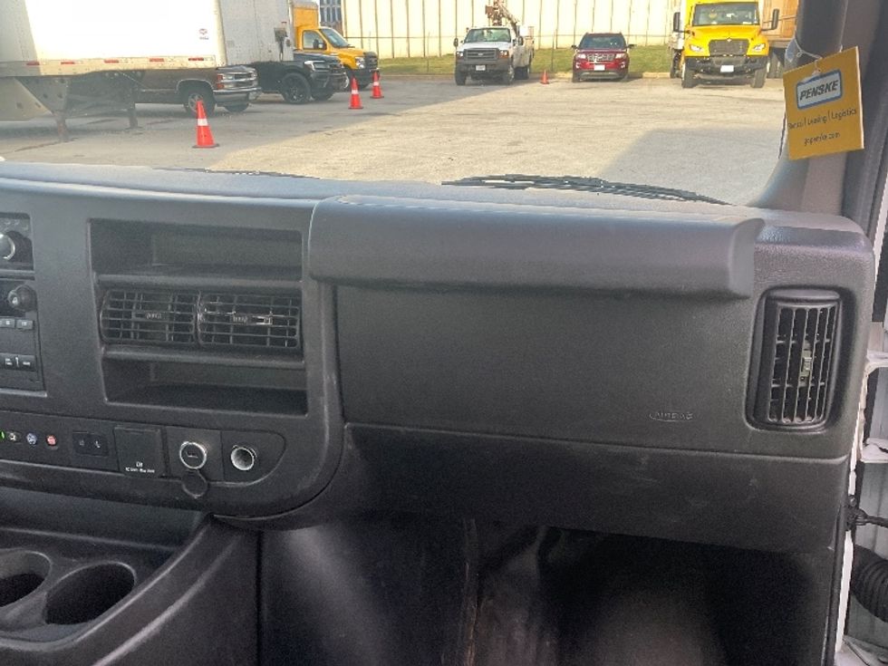 Light Duty Box Truck-Light and Medium Duty Trucks-GMC-2021-Savana G33903-Earth City-MO-169,841\n\t\tmiles-$ 20,000 - Image 18