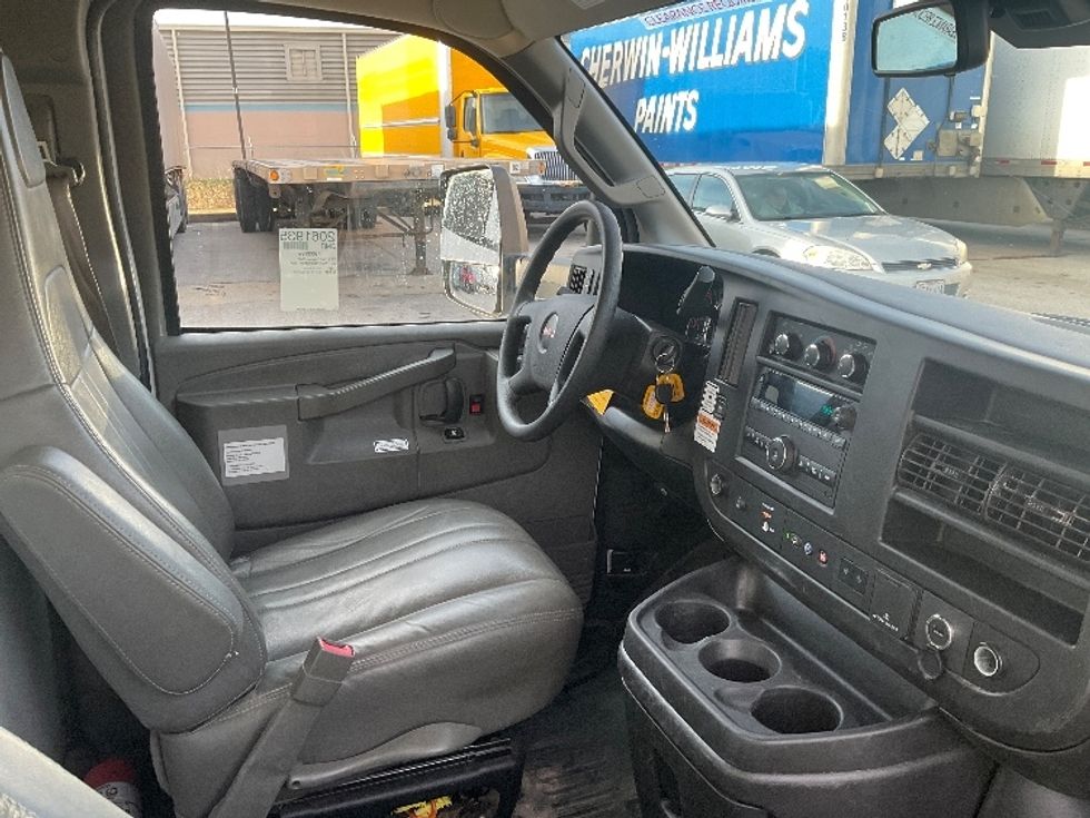 Light Duty Box Truck-Light and Medium Duty Trucks-GMC-2021-Savana G33903-Earth City-MO-169,841\n\t\tmiles-$ 20,000 - Image 19