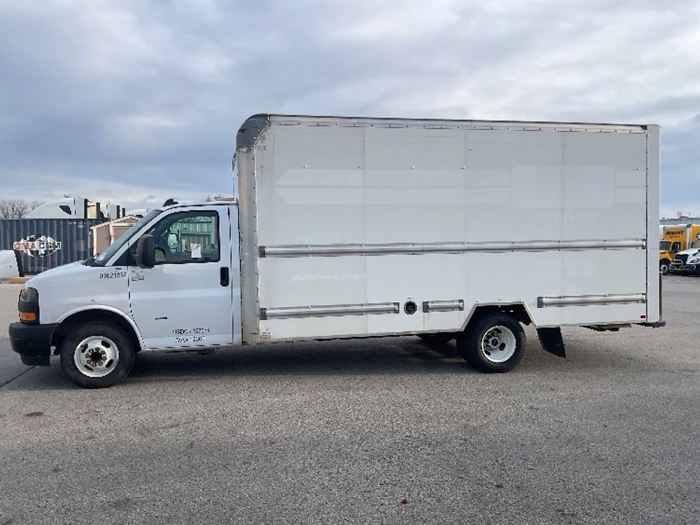 Light Duty Box Truck-Light and Medium Duty Trucks-GMC-2021-Savana G33903-Earth City-MO-169,841\n\t\tmiles-$ 20,000 - Image 4