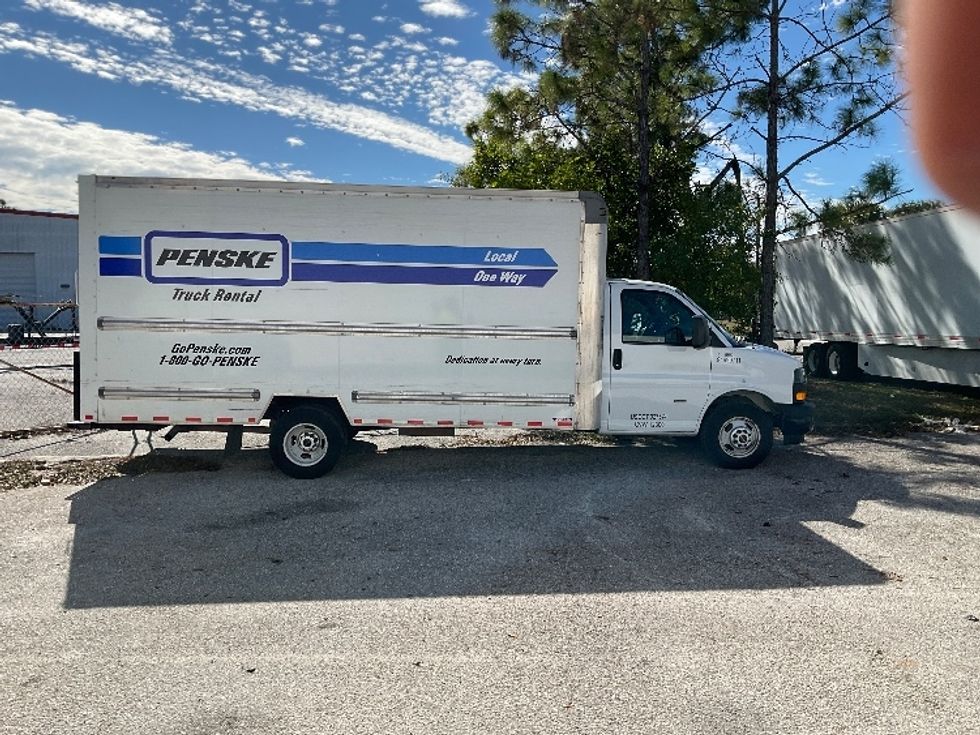 Light Duty Box Truck-Light and Medium Duty Trucks-GMC-2021-Savana G33903-Earth City-MO-81,689\n\t\tmiles-$ 31,250 - Image 15