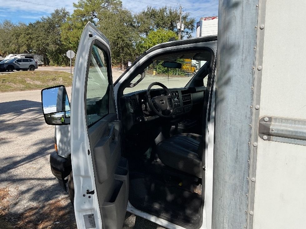 Light Duty Box Truck-Light and Medium Duty Trucks-GMC-2021-Savana G33903-Earth City-MO-81,689\n\t\tmiles-$ 31,250 - Image 16