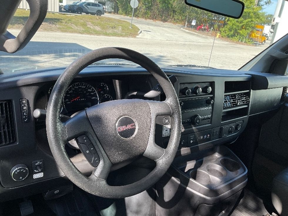 Light Duty Box Truck-Light and Medium Duty Trucks-GMC-2021-Savana G33903-Earth City-MO-81,689\n\t\tmiles-$ 31,250 - Image 17